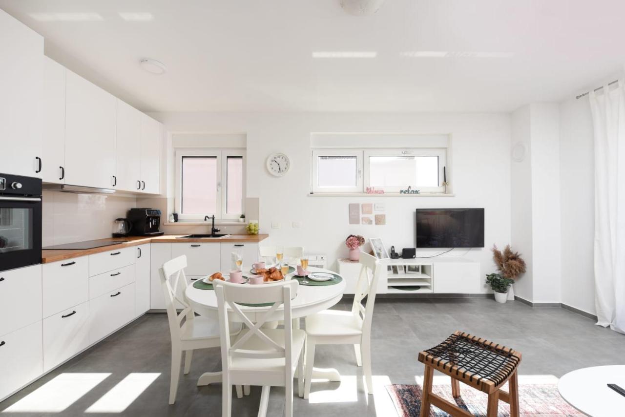 Novi Apartman Franka Appartement Zadar Buitenkant foto