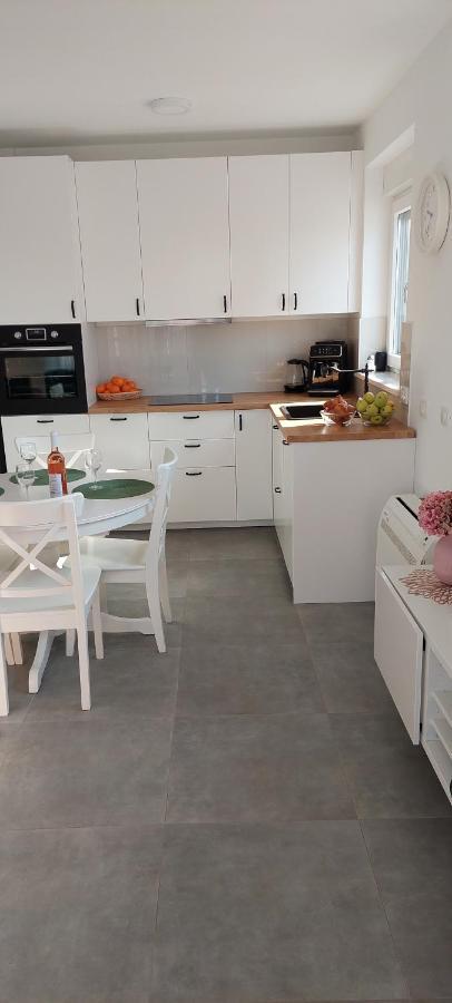 Novi Apartman Franka Appartement Zadar Buitenkant foto