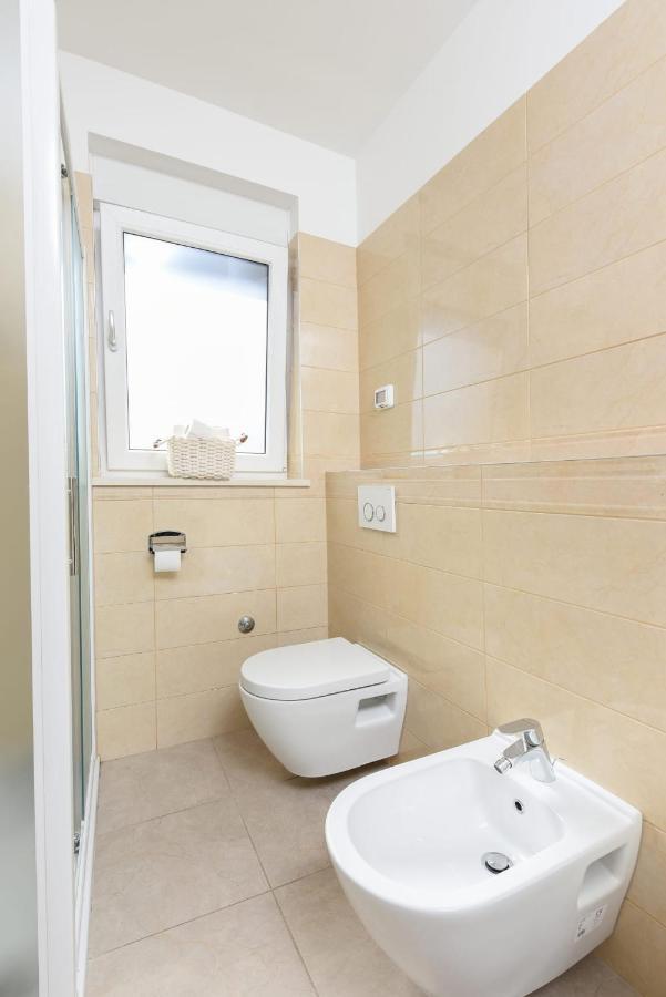 Novi Apartman Franka Appartement Zadar Buitenkant foto